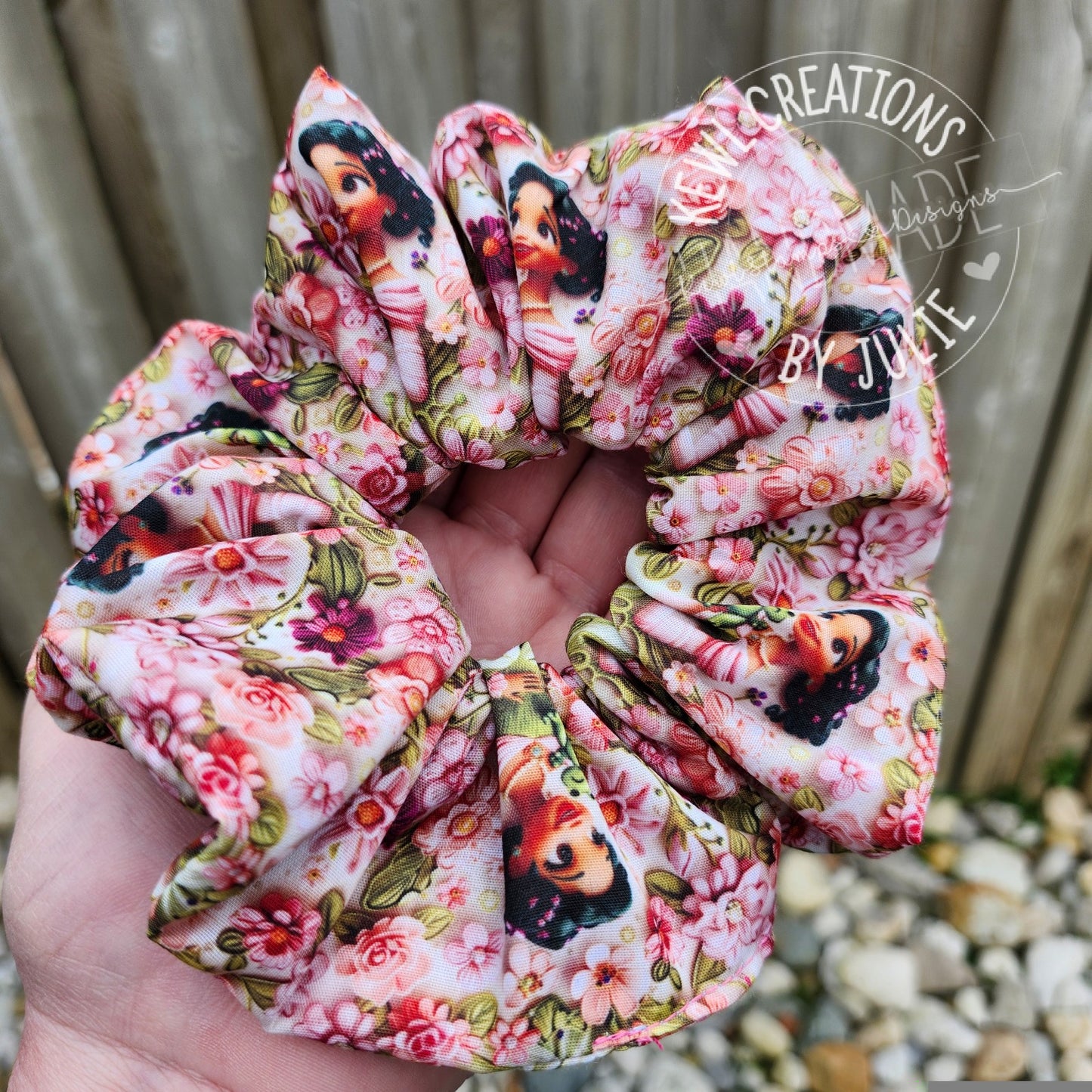Cute and fashionable scrunchies | hair ties