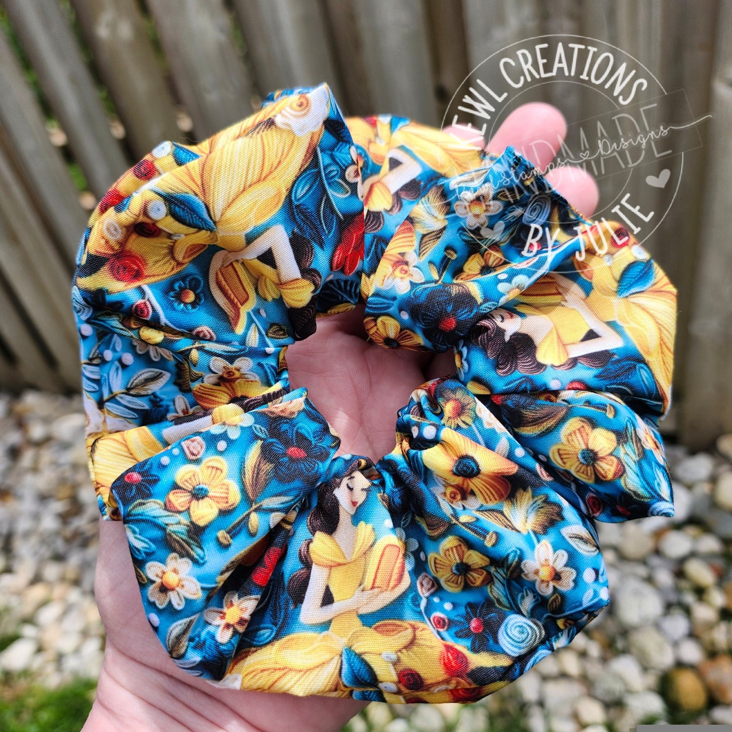 Cute and fashionable scrunchies | hair ties