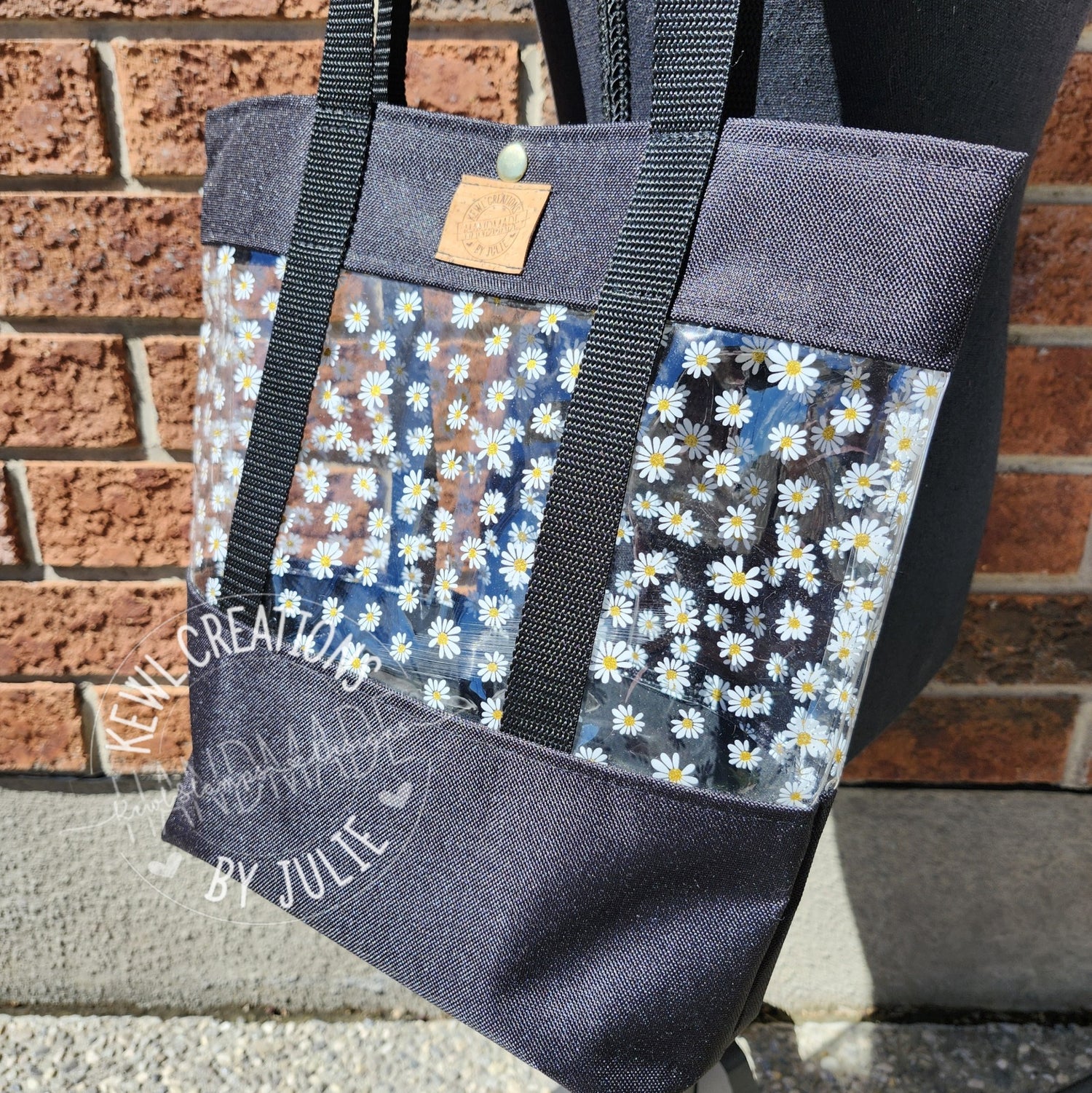 Fun, fashionable shopping totes
